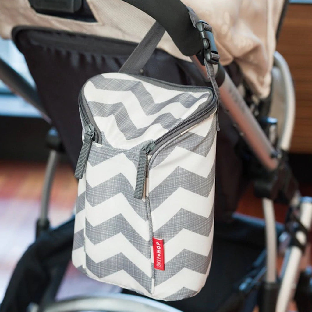 Mochila porta biberón doble Skip Hop chevron - JORHELITOS - JORHELITOS