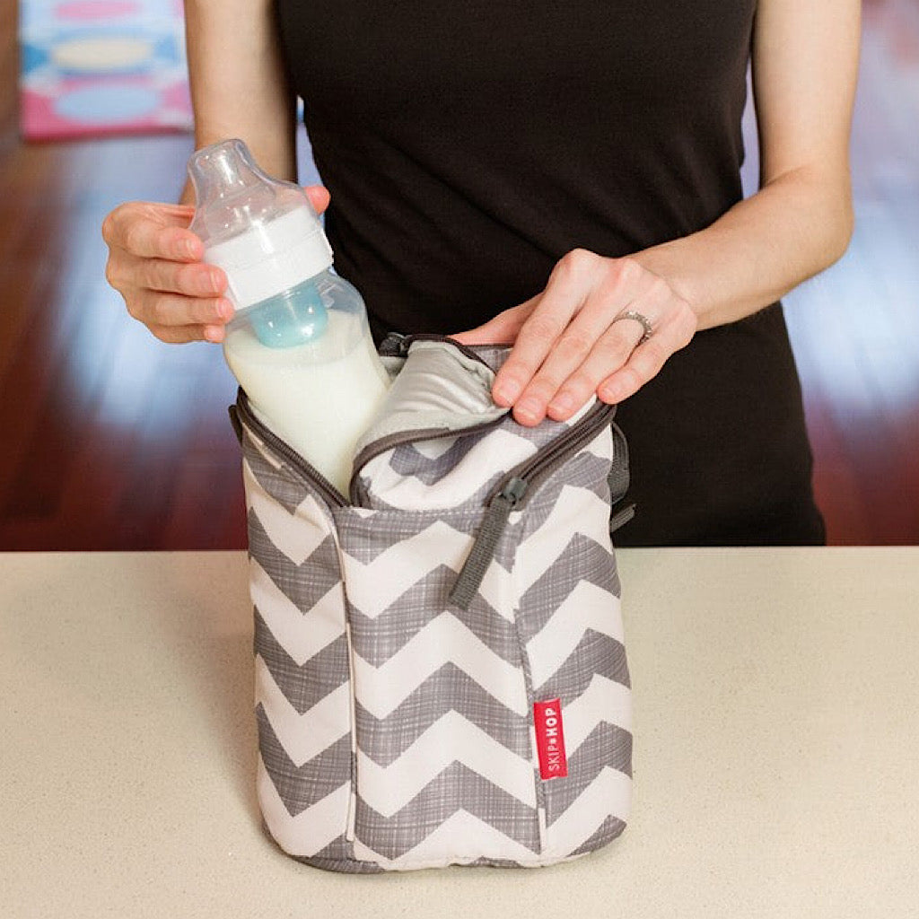 Mochila porta biberón doble Skip Hop chevron - JORHELITOS - JORHELITOS